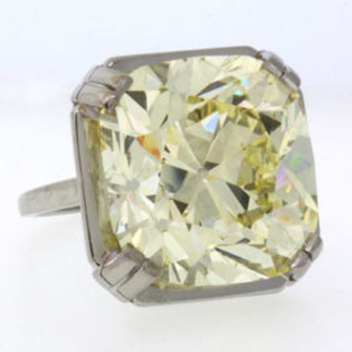 yellow diamond ring may sell for $600K 