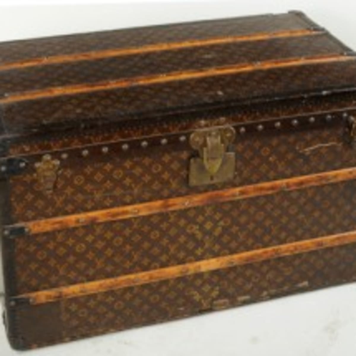 At Auction: LOUIS VUITTON STEAMER TRUNK, 165583