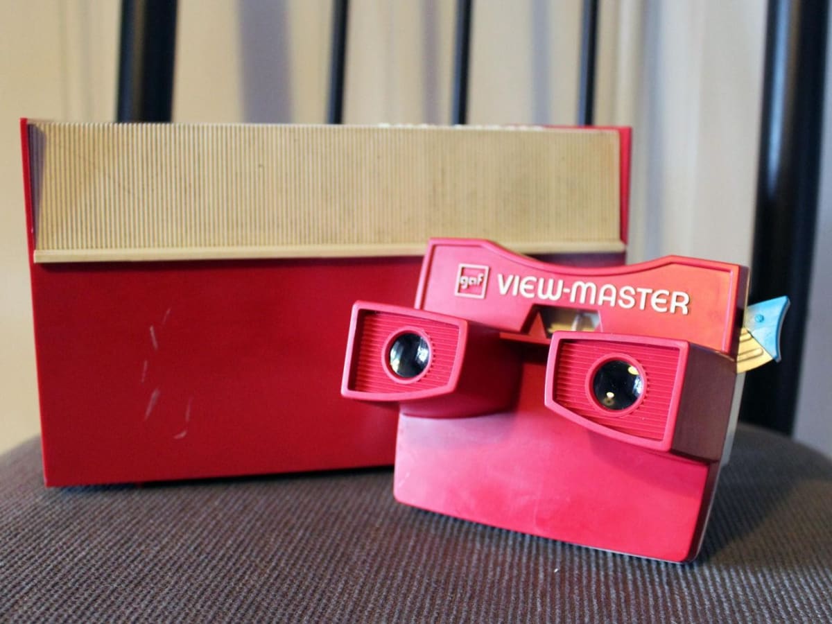 Lot of Vintage ViewMaster Viewer and reels includes 1 viewer and