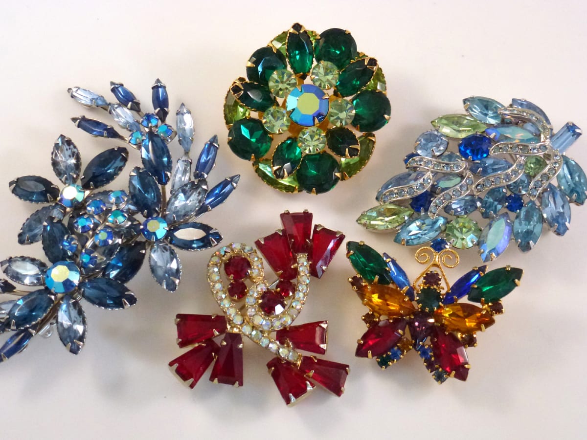 How to Identify the Value of Your Antique Jewelry