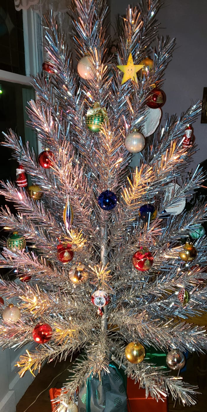 Aluminum Christmas Trees Are Yuletide Cool - Antique Trader