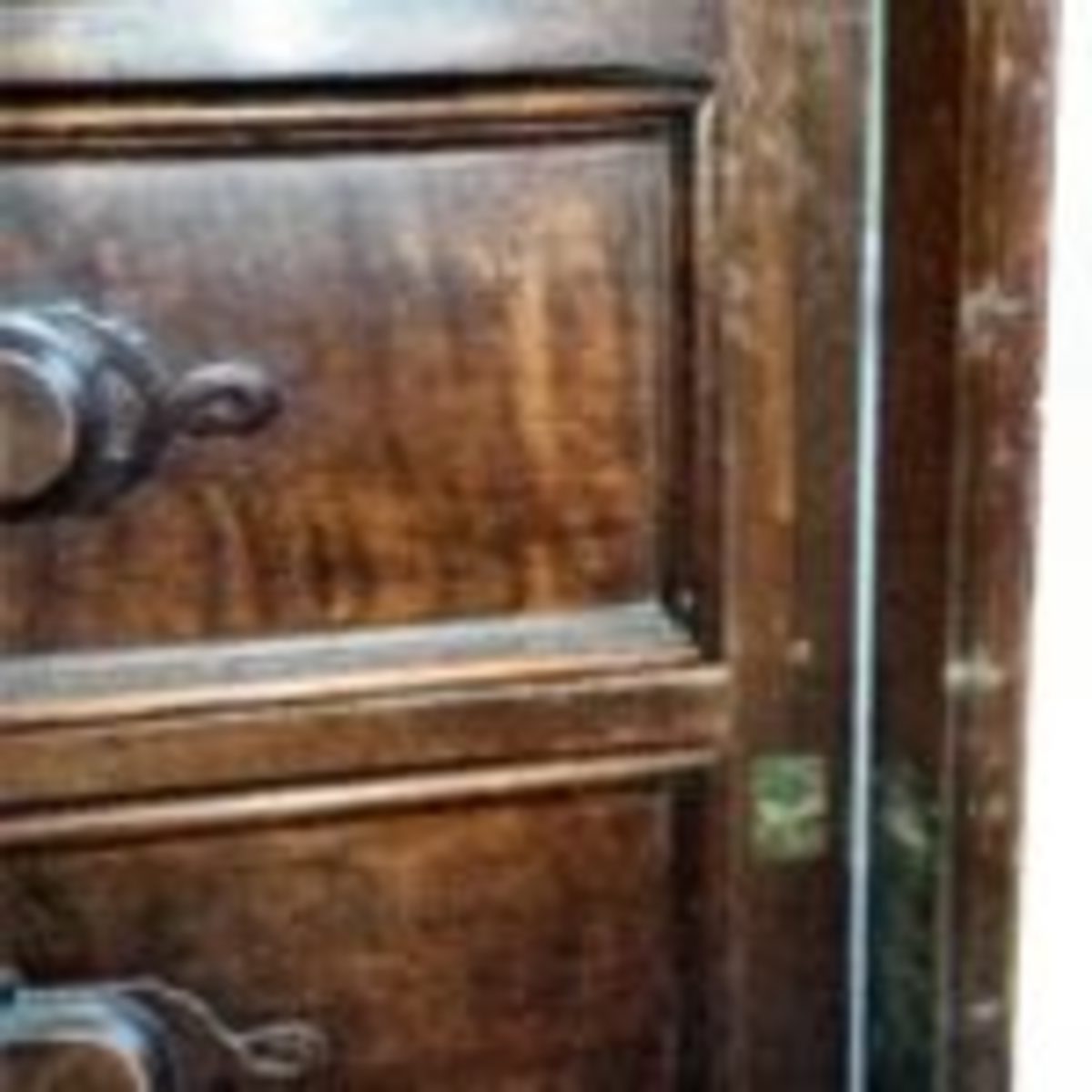 Side Lock Dresser May Be Worth 1 200 Antique Trader