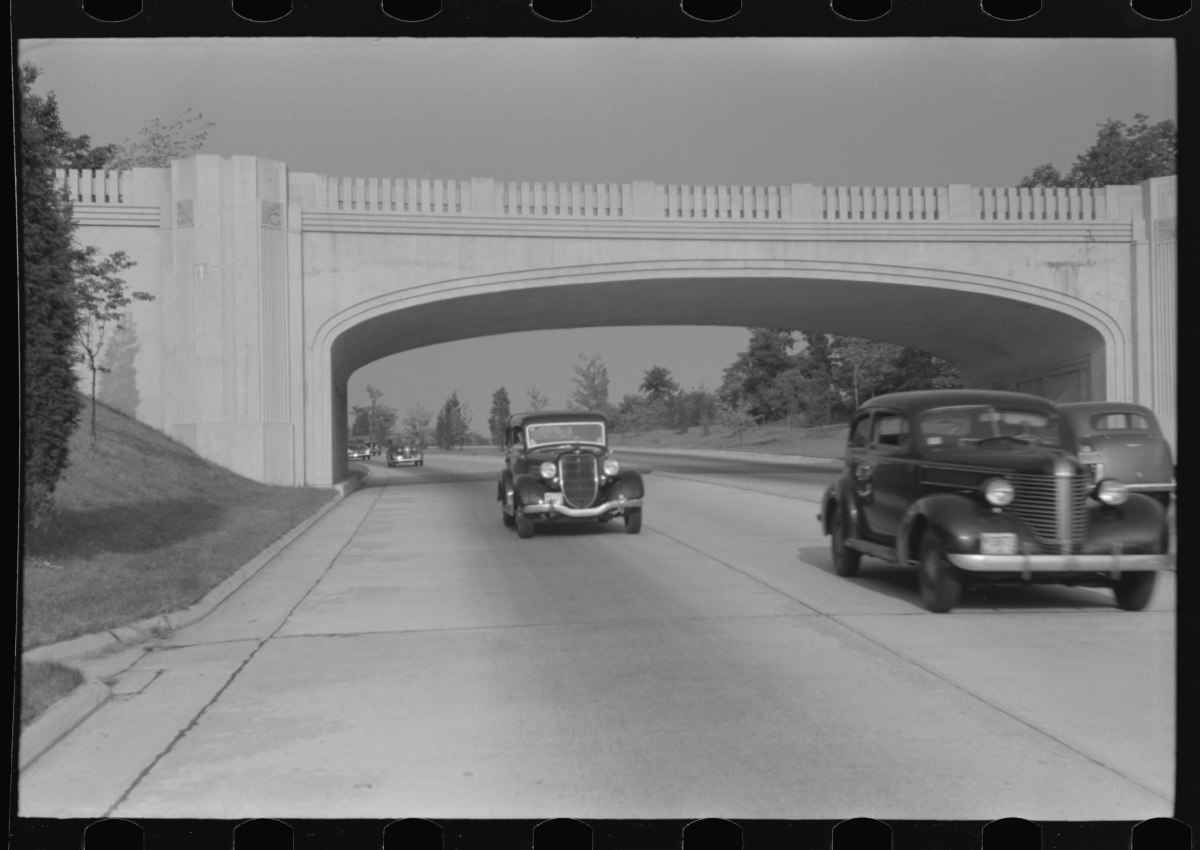 Connecticut's Merritt Parkway bridges dazzle travelers. - Antique Trader