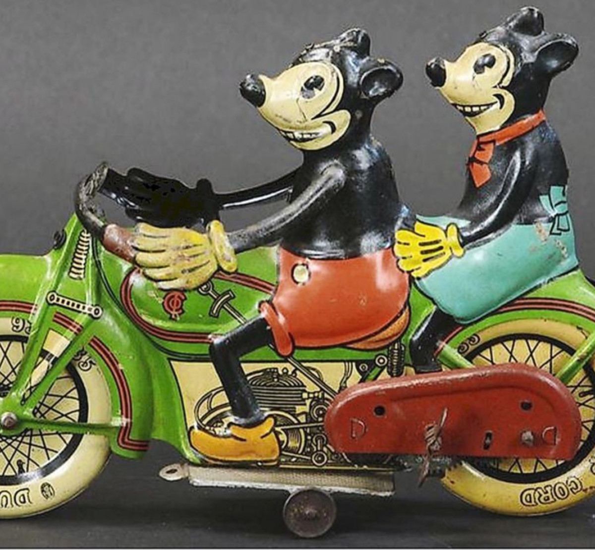 Mickey and Minnie Cruise to a Record 222 000 Antique Trader